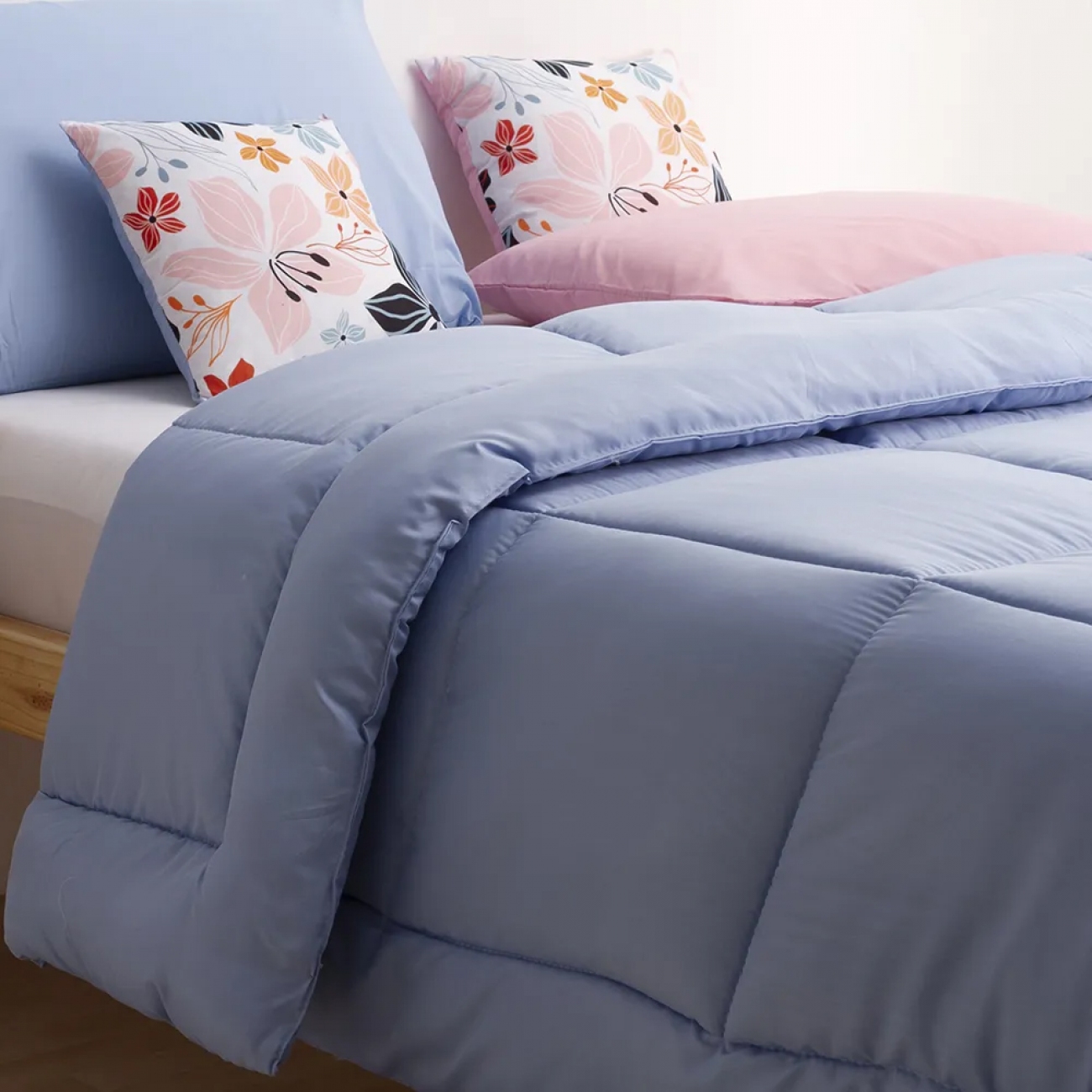 Imagen Acolchado Casablanca Oro Liso 2 1/2 P Reversible Celeste